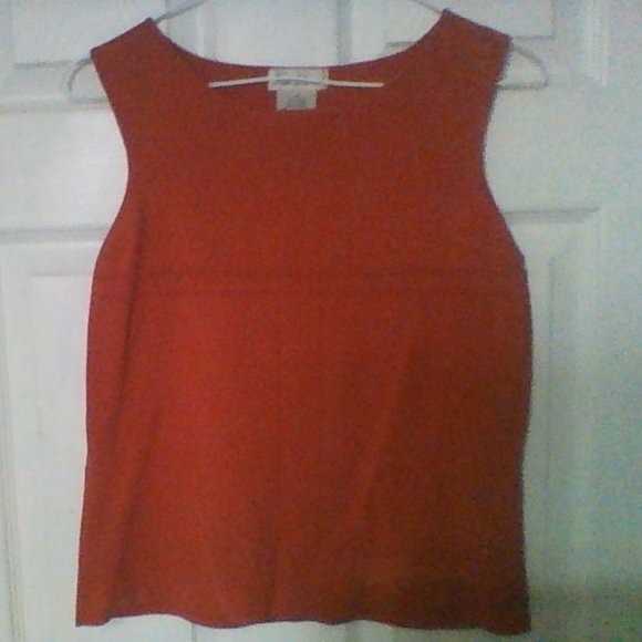 Cute orange top - Picture 1 of 3